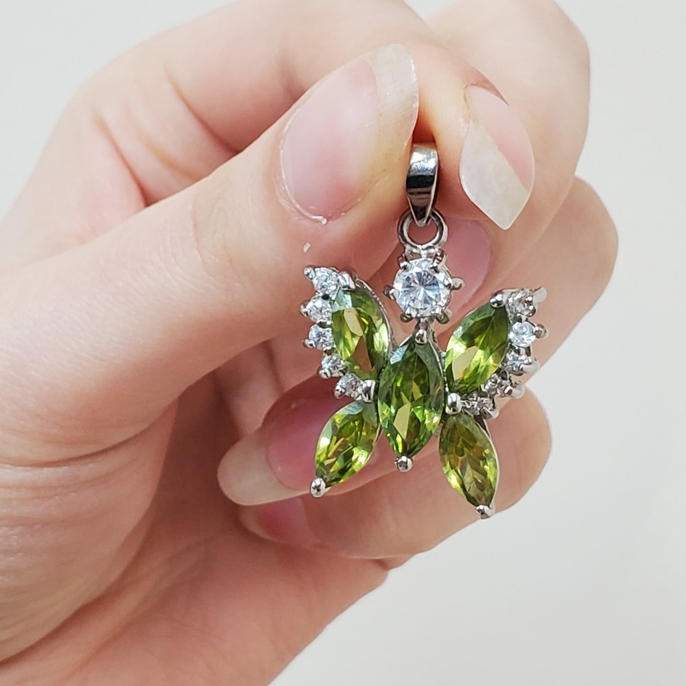 18k‎ White Gold Plated Butterfly Necklace Pendant W/ Clear & Green Stones